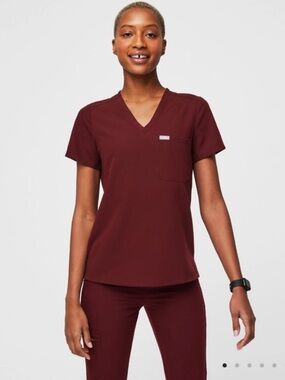Women’s FIGS Catarina One-Pocket Scrub Top Burgundy Size M